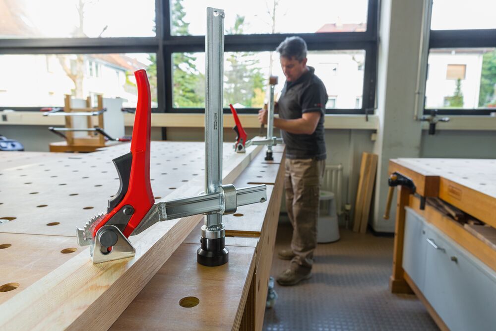 Élément de serrage pour table multifonctionnelle avec un diamètre de trou de 20 mm, permet de fixer une latte en bois sur la table multifonctionnelle
